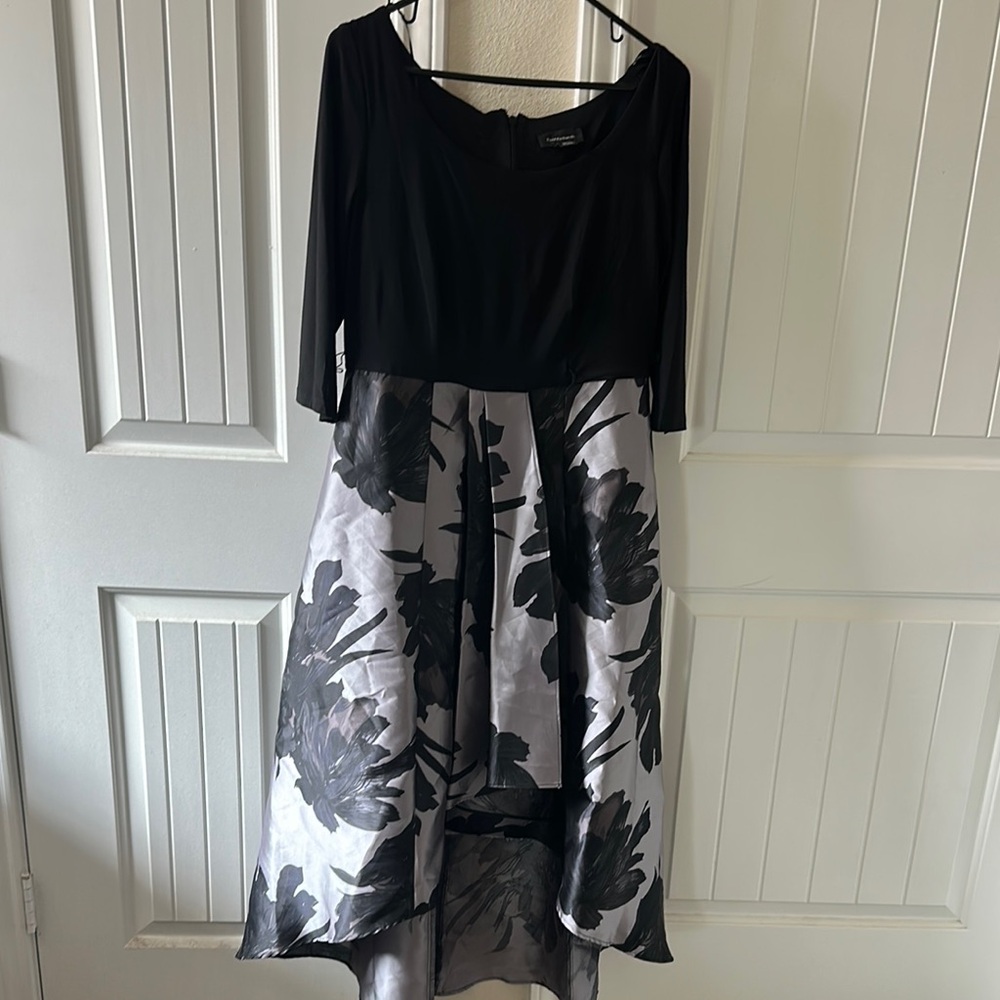 R&M Richards Black and White Fit and Flare Dress